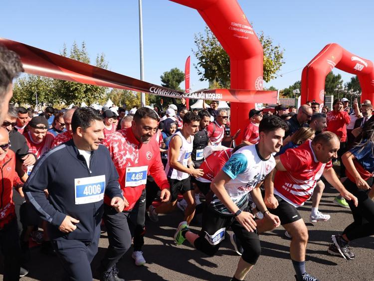 Ankara’da ‘Cumhurbaşkanlığı Yarı Maratonu’ coşkusu