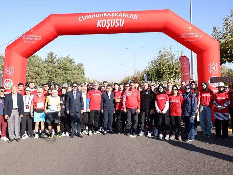 Ankara’da ‘Cumhurbaşkanlığı Yarı Maratonu’ coşkusu