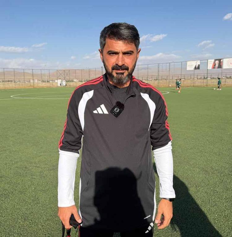 Yüksekovalı futbolcu kız kardeşlerin hedefi milli forma