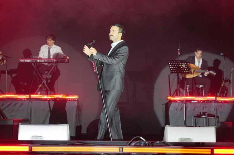 Diyarbakır Kültür Yolu Festivali'nde Mert Demir konser verdi
