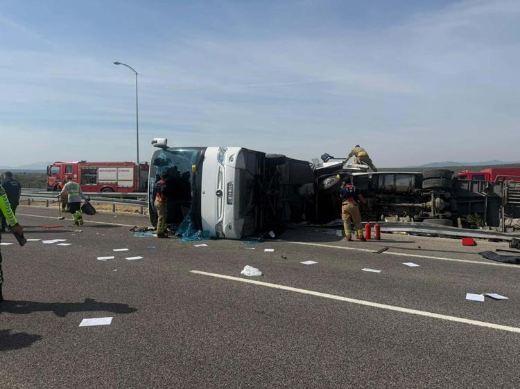 Manisa'da 11 kişinin öldüğü kazada otobüs ve TIR’ın şoförü tutuklandı