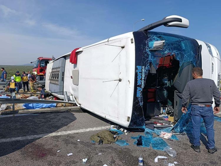 Manisa'da 11 kişinin öldüğü kazada otobüs ve TIR’ın şoförü tutuklandı