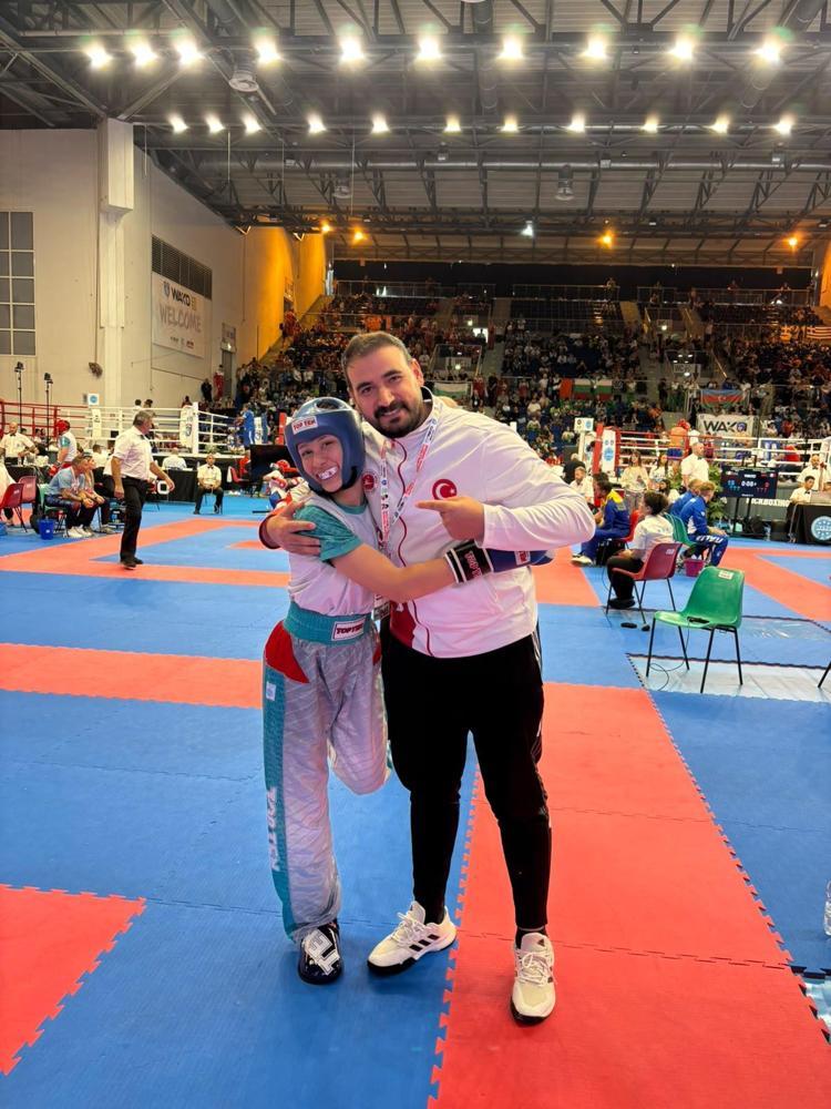 Babasının çocukluk hayalini gerçekleştirmek için başladığı kick boksta dünya 3’üncüsü oldu