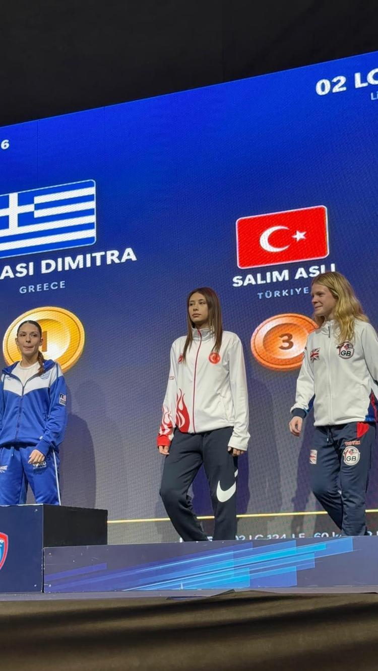 Babasının çocukluk hayalini gerçekleştirmek için başladığı kick boksta dünya 3’üncüsü oldu