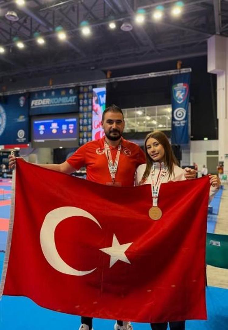 Babasının çocukluk hayalini gerçekleştirmek için başladığı kick boksta dünya 3’üncüsü oldu
