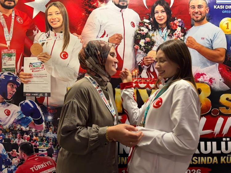 Babasının çocukluk hayalini gerçekleştirmek için başladığı kick boksta dünya 3’üncüsü oldu