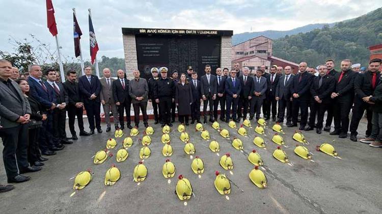 Maden faciasında ölen 43 işçi anıldı