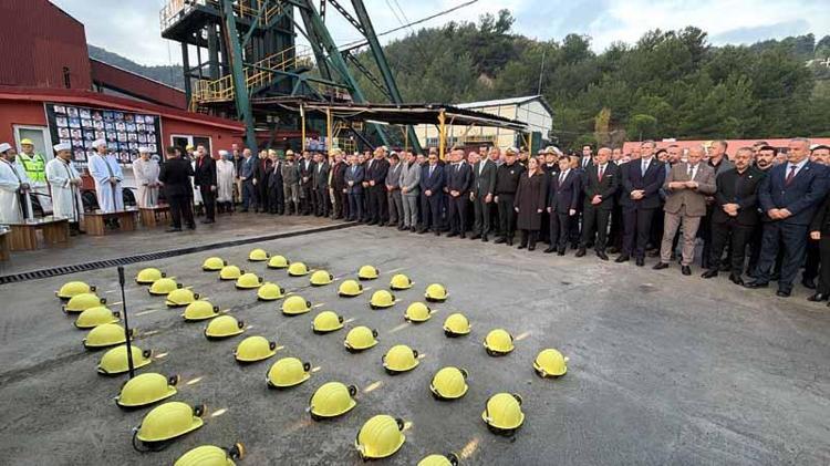Maden faciasında ölen 43 işçi anıldı