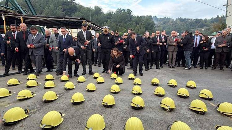Maden faciasında ölen 43 işçi anıldı
