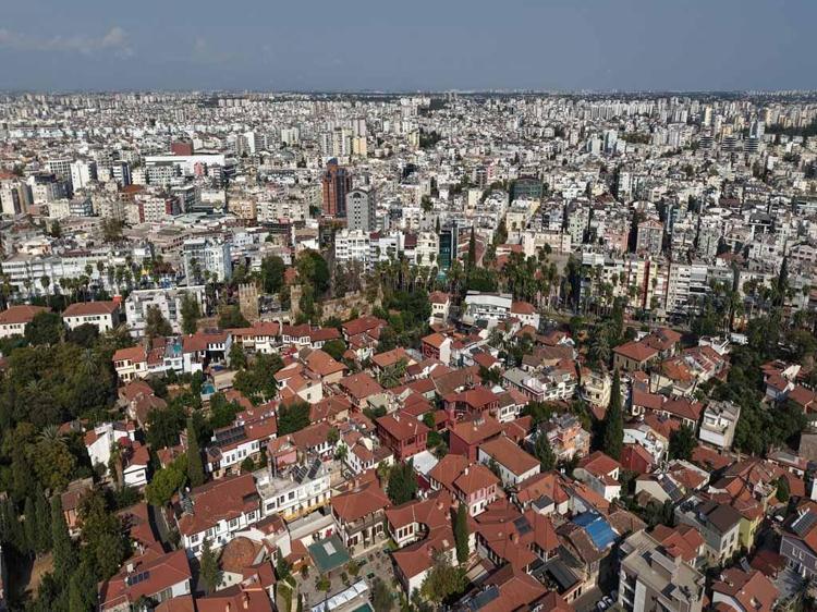 Modern yaşam ile tarihin iç içe geçtiği Kaleiçi havadan görüntülendi