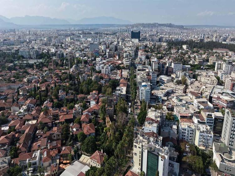 Modern yaşam ile tarihin iç içe geçtiği Kaleiçi havadan görüntülendi