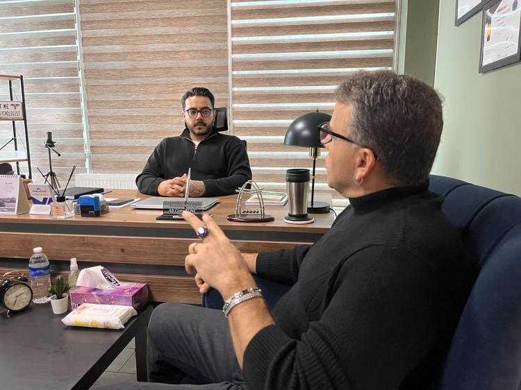 Askerlikten emekliye ayrılınca lise hayalini gerçekleştirip, psikolog oğluna meslektaş oldu