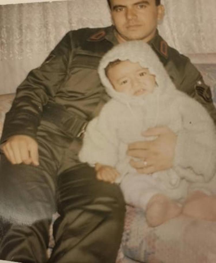 Askerlikten emekliye ayrılınca lise hayalini gerçekleştirip, psikolog oğluna meslektaş oldu