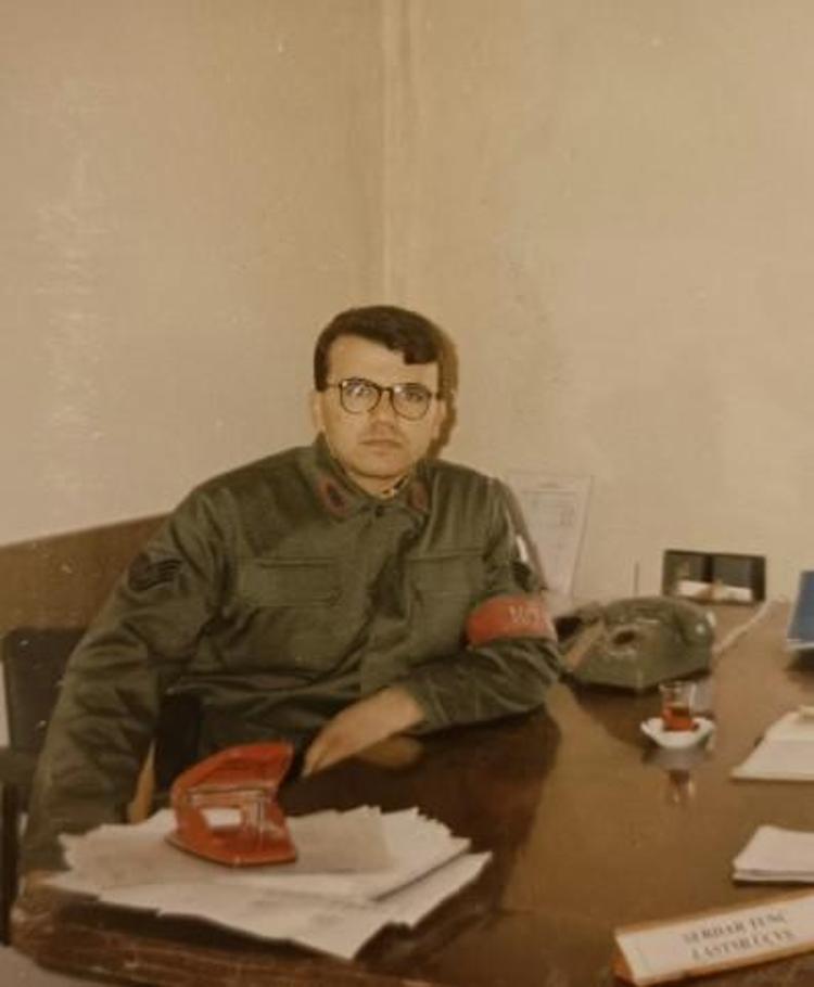 Askerlikten emekliye ayrılınca lise hayalini gerçekleştirip, psikolog oğluna meslektaş oldu