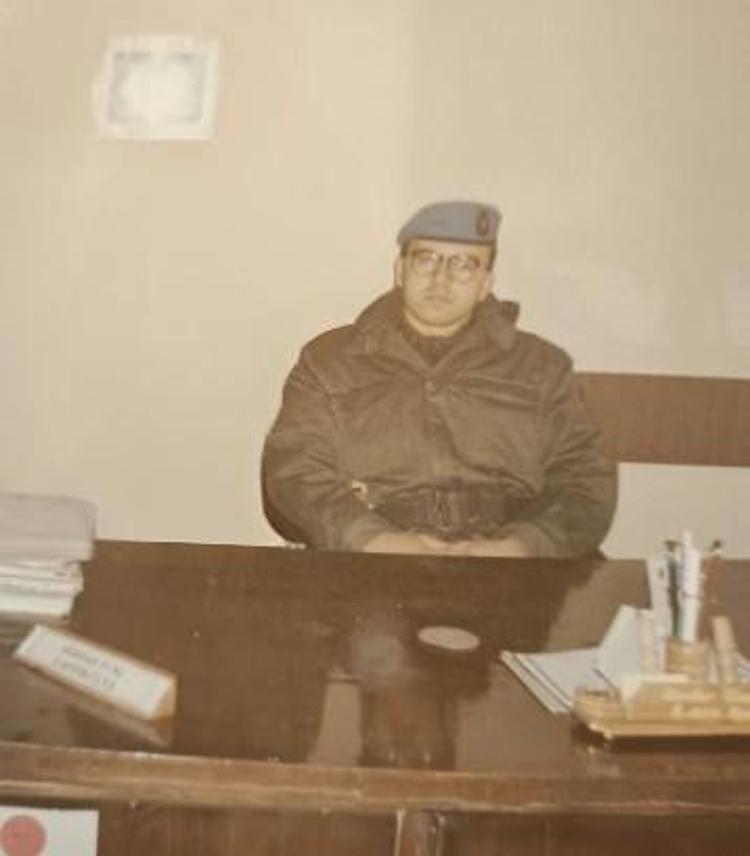 Askerlikten emekliye ayrılınca lise hayalini gerçekleştirip, psikolog oğluna meslektaş oldu
