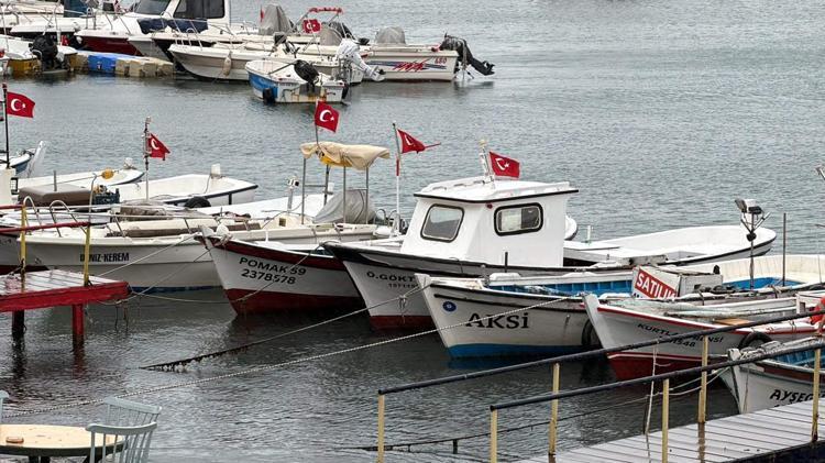 Tekirdağ'da fırtına; eğitim uçuşları iptal edildi, balıkçılar denize açılamadı
