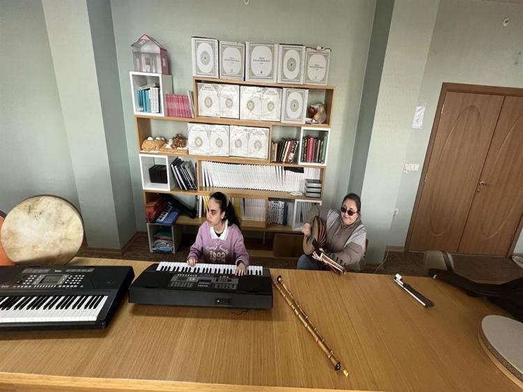 'Mutlak kulak' Duygu'nun hedefi konservatuvar