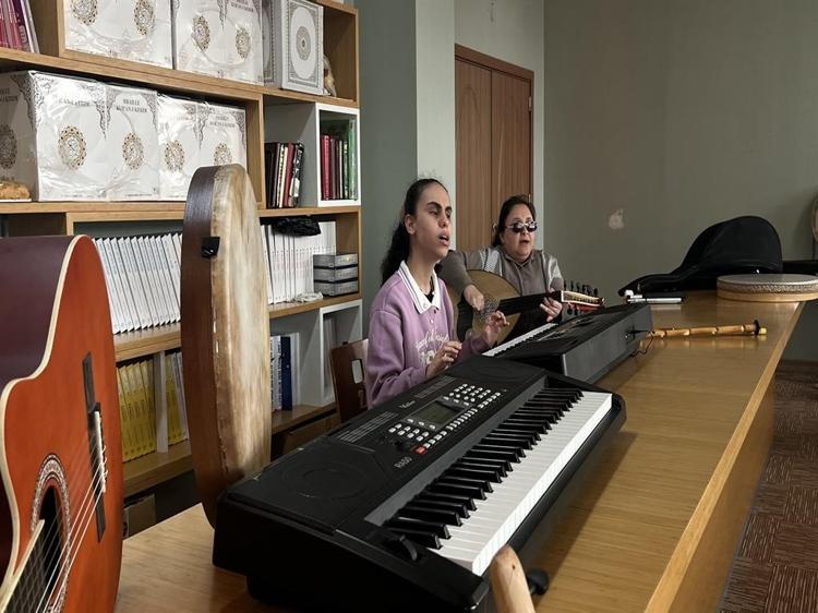 'Mutlak kulak' Duygu'nun hedefi konservatuvar