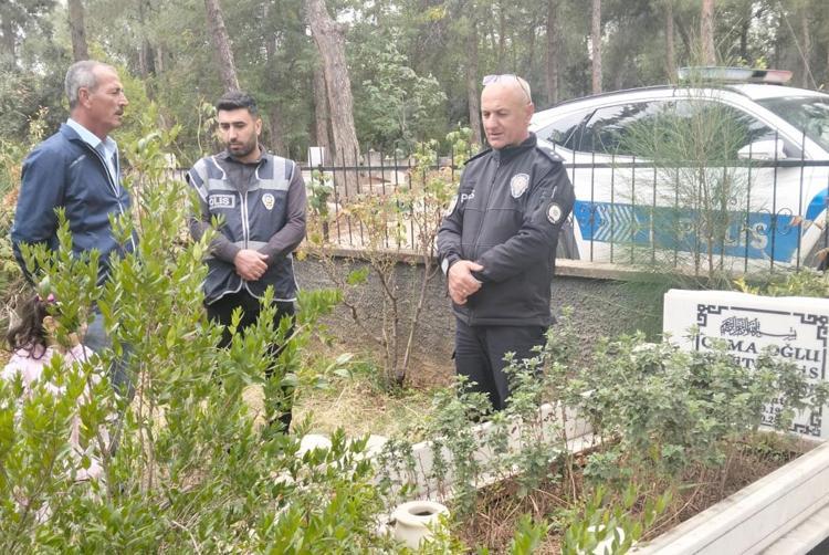 Şehit polis memuru Çiftçi mezarı başında anıldı