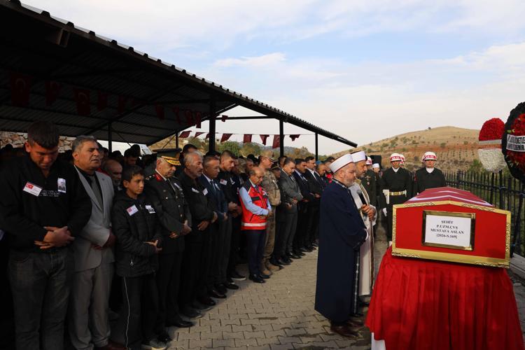 Şehit uzman çavuş, son yolculuğuna uğurlandı