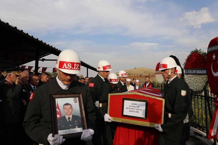 Şehit uzman çavuş, son yolculuğuna uğurlandı