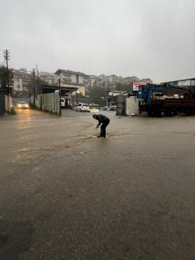 Zonguldak’ta cadde ve sokaklar göle döndü