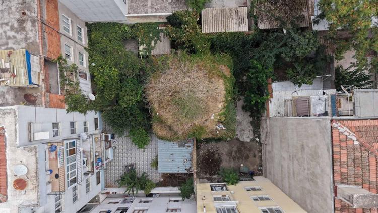 565 yıllık medrese apartmanların arasında zamana direniyor
