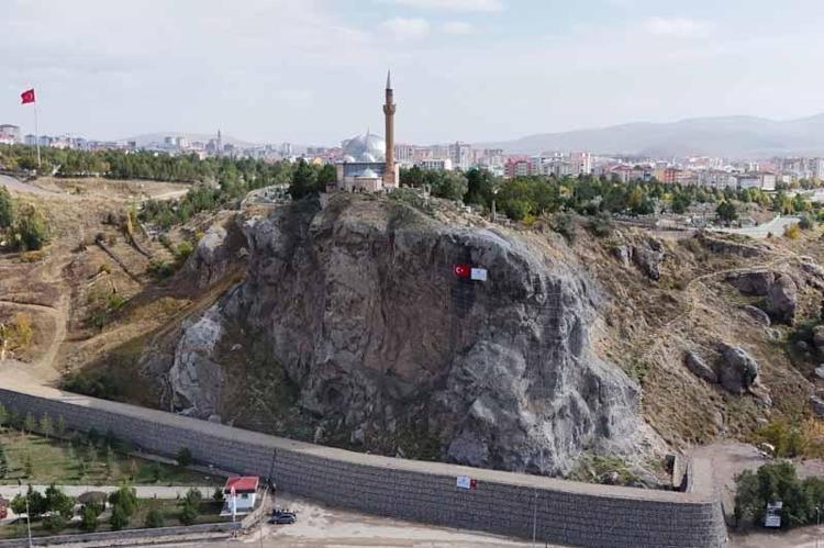 Sivas'ın sembol kayalıklarında ıslah çalışmaları tamamlandı