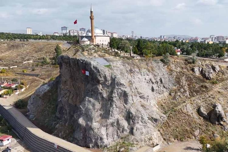 Sivas'ın sembol kayalıklarında ıslah çalışmaları tamamlandı
