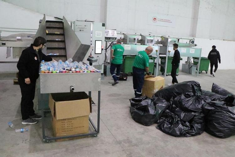 Samsunlu Turgay Baş, 100 bin içecek ambalajı toplama hedefine ilk ulaşan kişi oldu