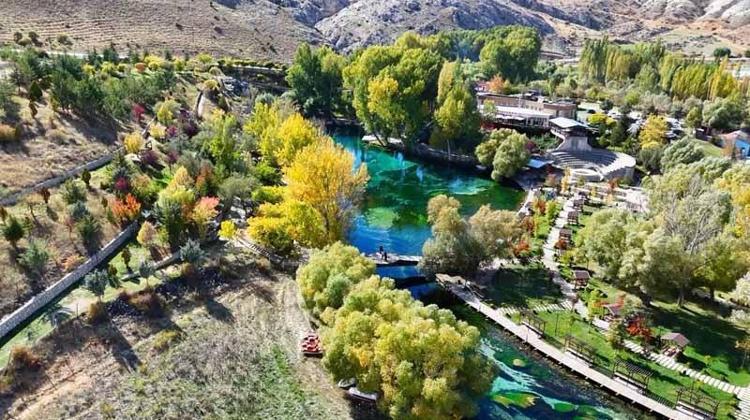 Sivas'ın 'doğal akvaryumu' sonbahar renklerine büründü