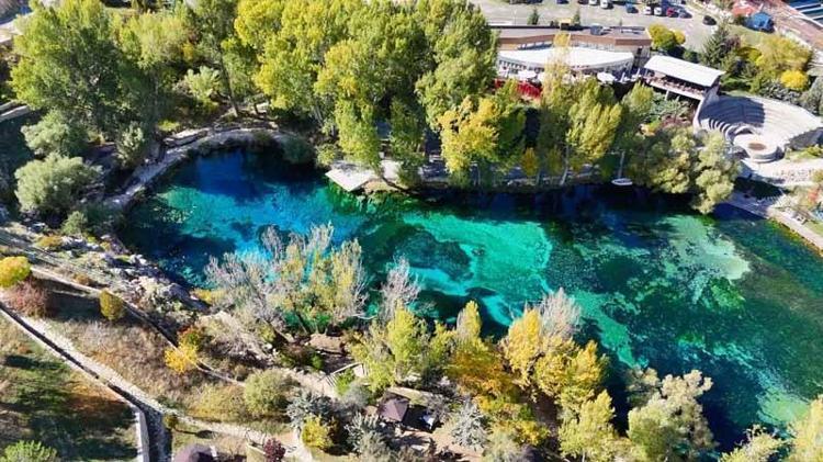 Sivas'ın 'doğal akvaryumu' sonbahar renklerine büründü