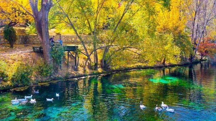 Sivas'ın 'doğal akvaryumu' sonbahar renklerine büründü