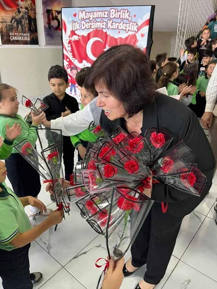 Emekliye ayrılan öğretmene okulunda duygusal veda