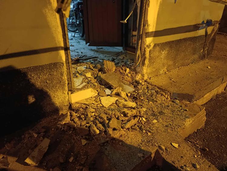 Patlayıcı atılan evin sahibi: Tehdit ediliyoruz, can güvenliğimiz yok