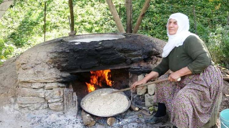Bitlis'te asırlık pekmez geleneği yaşatılıyor