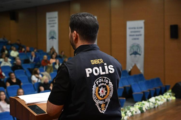 Ankara'da okul çevrelerinde denetim; 19 bin 854 kişi sorgulandı