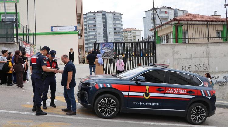 Ankara'da okul çevrelerinde denetim; 19 bin 854 kişi sorgulandı