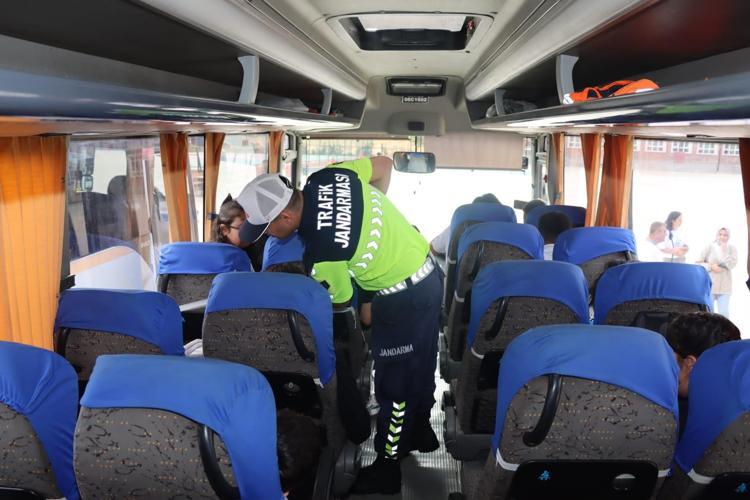 Ankara'da okul çevrelerinde denetim; 19 bin 854 kişi sorgulandı
