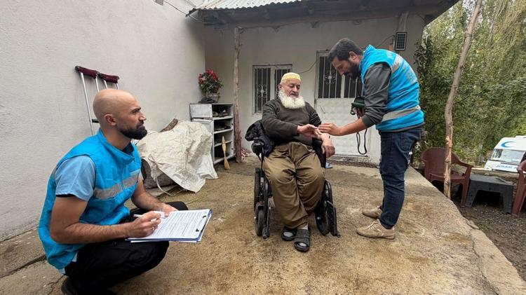Kazak doktor, Hakkari'de şifa dağıtıyor