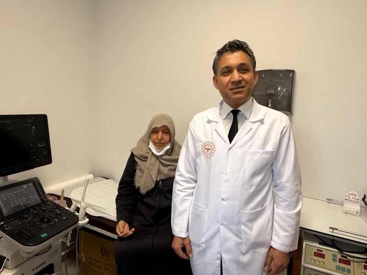 Karnından 30 santimlik tümör çıktı