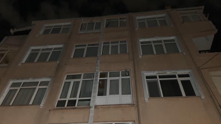 Eyüpsultan’da kolonlarından ses gelen 5 katlı bina tahliye edildi