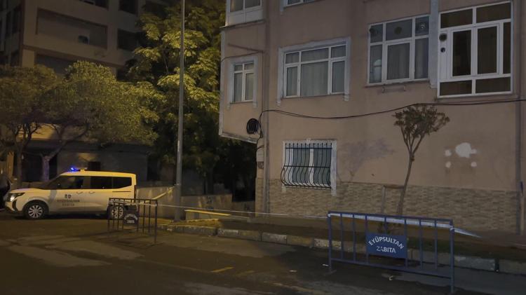Eyüpsultan’da kolonlarından ses gelen 5 katlı bina tahliye edildi