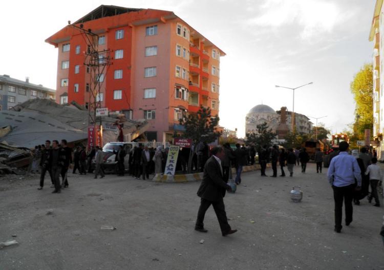 Van depreminin üzerinden 15 yıl geçti; acılar ilk günkü gibi taze