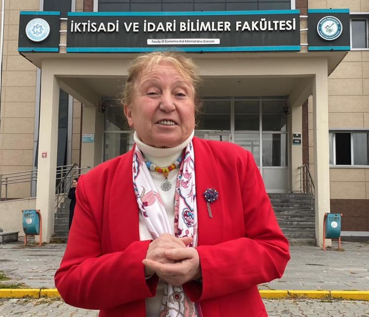 69 yaşında üniversiteden mezun oldu, 71 yaşında yüksek lisansa başladı