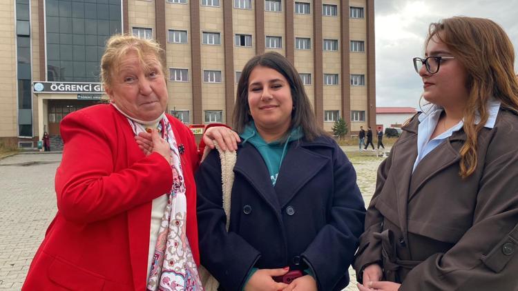 69 yaşında üniversiteden mezun oldu, 71 yaşında yüksek lisansa başladı