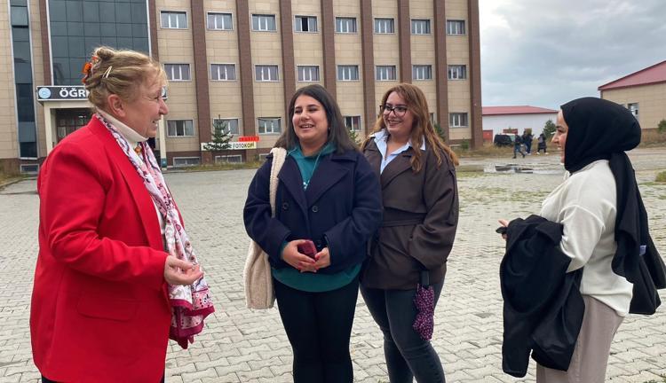 69 yaşında üniversiteden mezun oldu, 71 yaşında yüksek lisansa başladı
