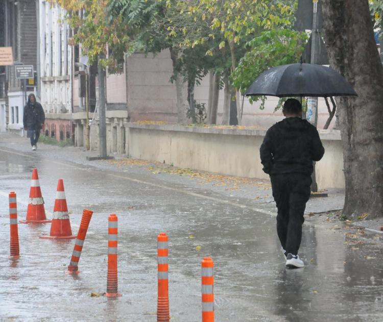 Edirne'de sağanak etkili oldu