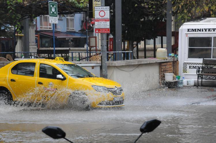 Edirne'de sağanak etkili oldu