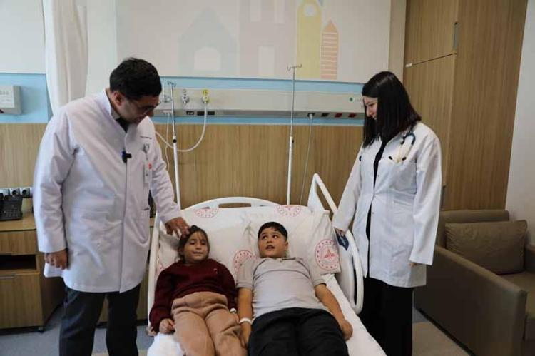 Gaziantep’te iki kardeşin kalbindeki delik aynı gün kapatıldı